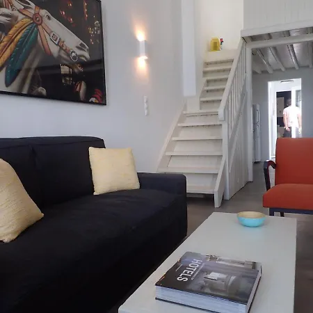 Glitterati Corner Apartment