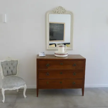 Glitterati Corner 아파트